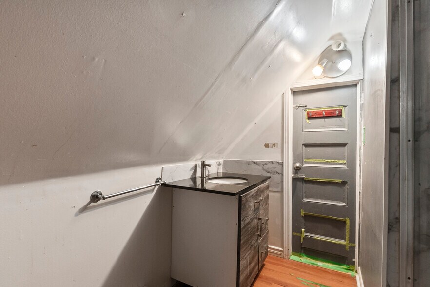 More Photos Of 541 Aylmer St N, Peterborough Apartments For Sale