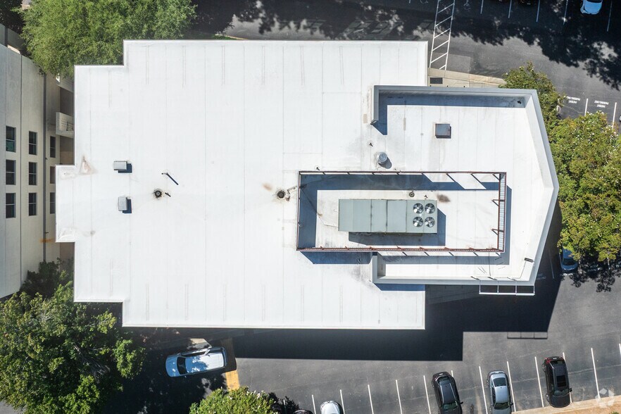 More Photos Of 105 SW Cary Pky, Cary Medical For Lease