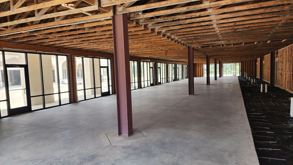 More Photos Of 5518 Queenston Blvd, Houston General Retail For Lease