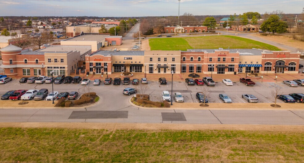 More Photos Of 8100 Macon Station Dr, Cordova Unknown For Lease