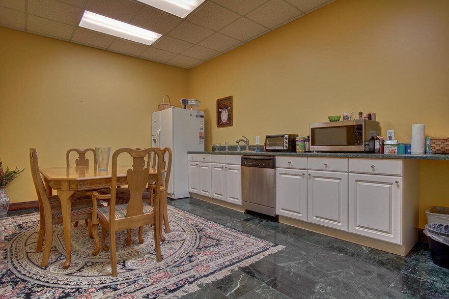 More Photos Of 5105 Old Ellis Pt, Roswell Office For Lease