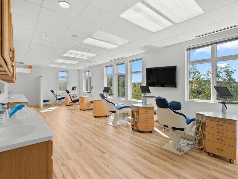 More Photos Of 46165 Westlake Dr, Sterling Medical For Sale