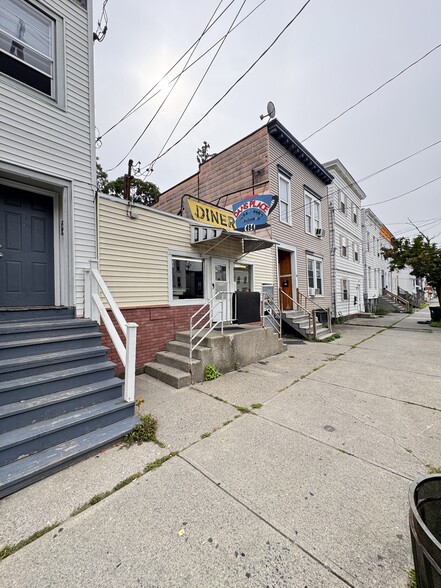 More Photos Of 494 Washington Ave, Albany Restaurant For Sale