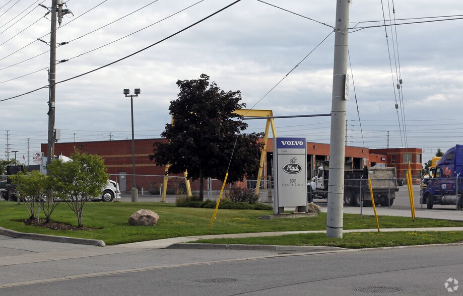 More Photos Of 6950 Tomken Rd, Mississauga Truck Terminal For Sale