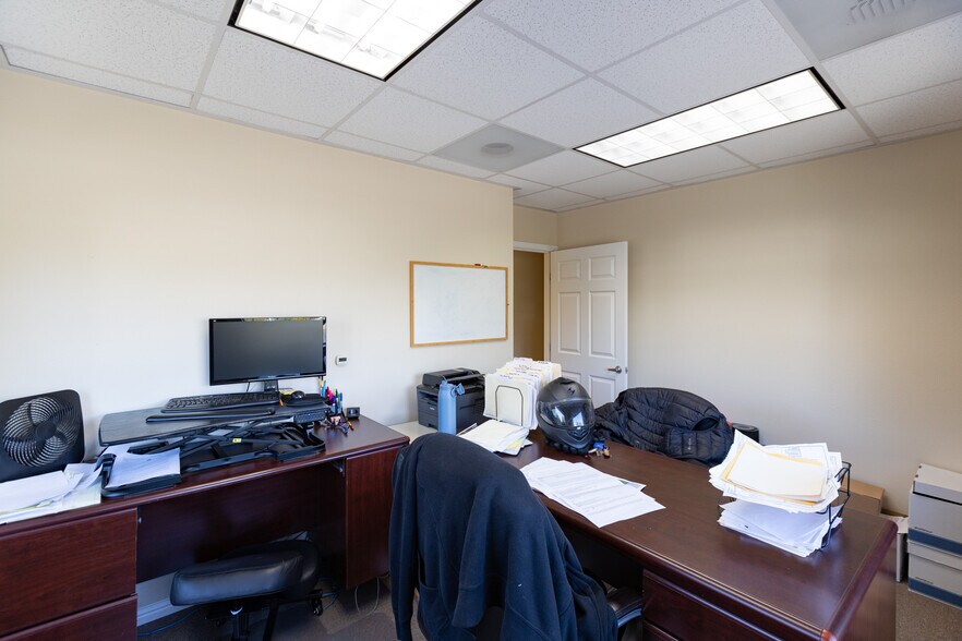 More Photos Of 200 N Wasco Ct, Hood River Warehouse For Lease