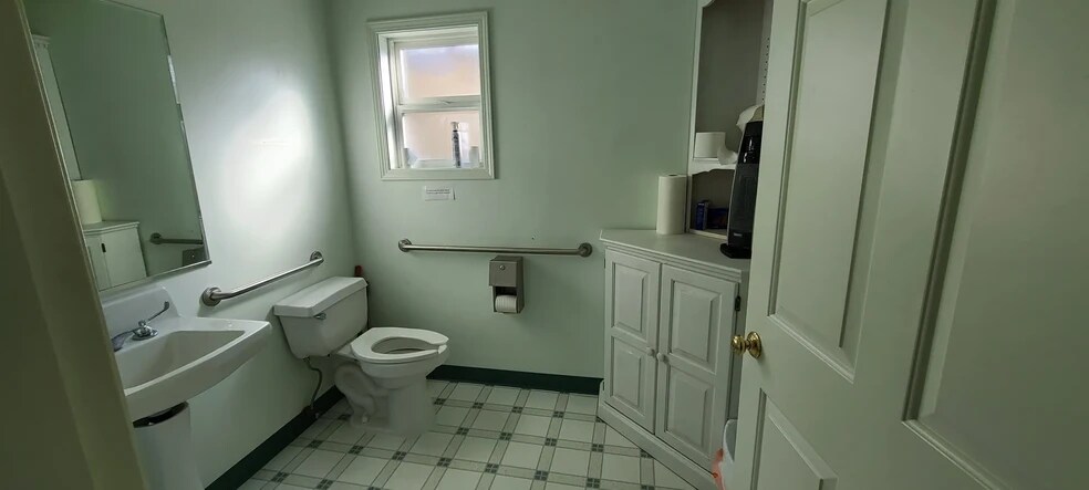 More Photos Of 1415 Liberty St SE, Salem Office For Sale
