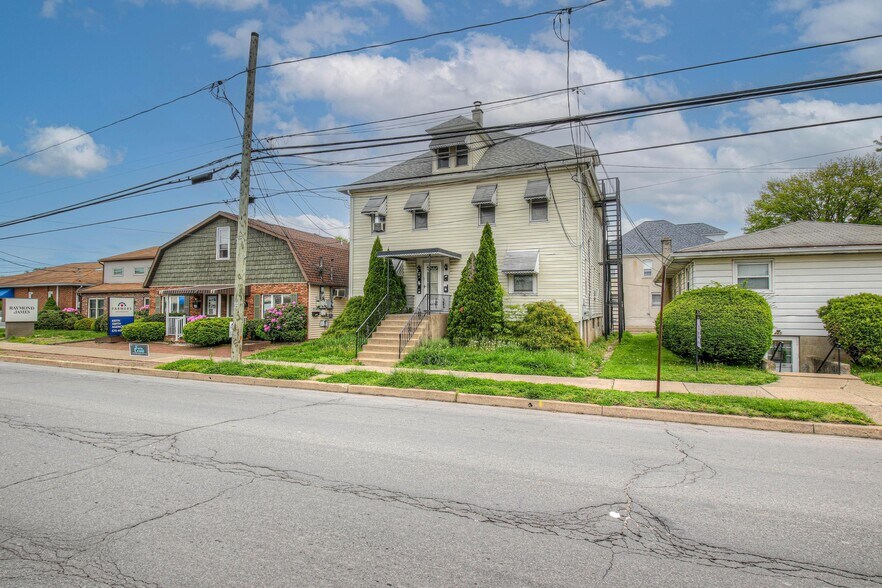 Primary Photo Of 467 Northampton st, Kingston Multifamily For Sale