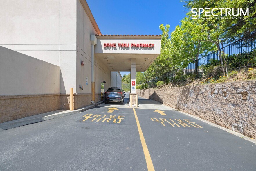More Photos Of 28410-28460 Haskell Canyon Rd, Santa Clarita Storefront For Sale