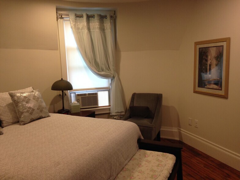 More Photos Of 301 Meyers Ave, Meyersdale Hotel For Sale
