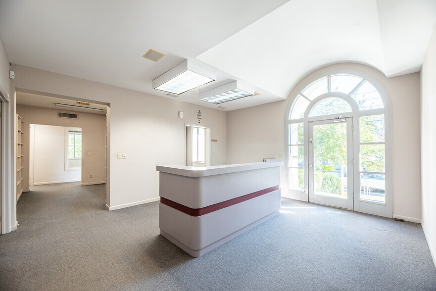 More Photos Of 2223 Oak St, Jacksonville Medical For Lease