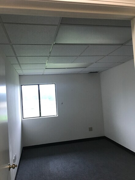 More Photos Of 171 Market Sq, Newington Office For Sale