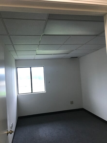 More Photos Of 171 Market Sq, Newington Office For Sale