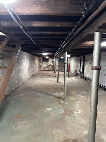 More Photos Of 13016 Liberty Ave, South Richmond Hill Flex For Lease