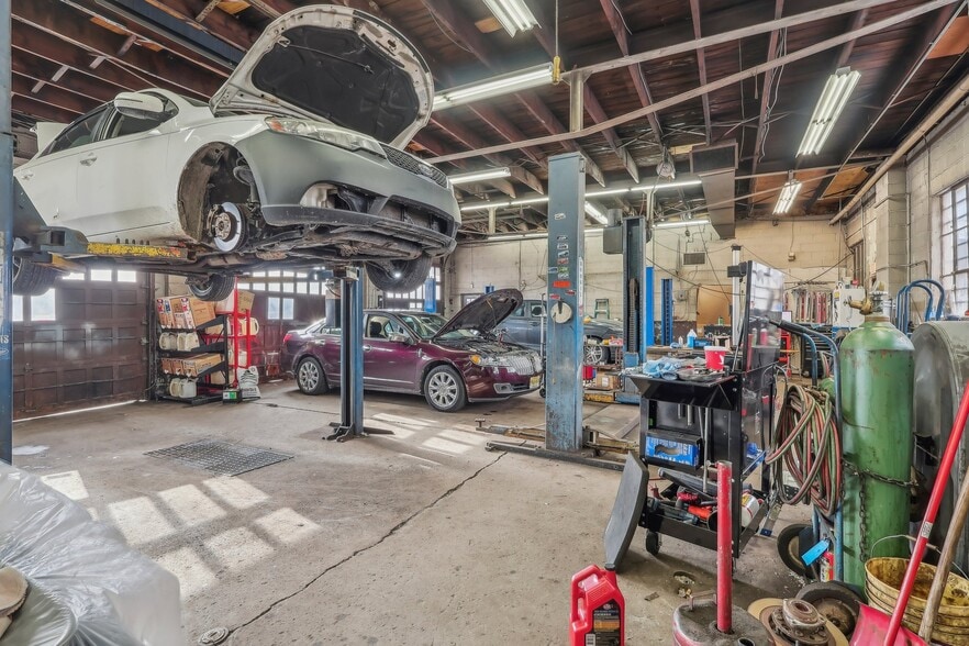 More Photos Of 1741 Princeton Ave, Lawrence Township Mercer Auto Repair For Sale