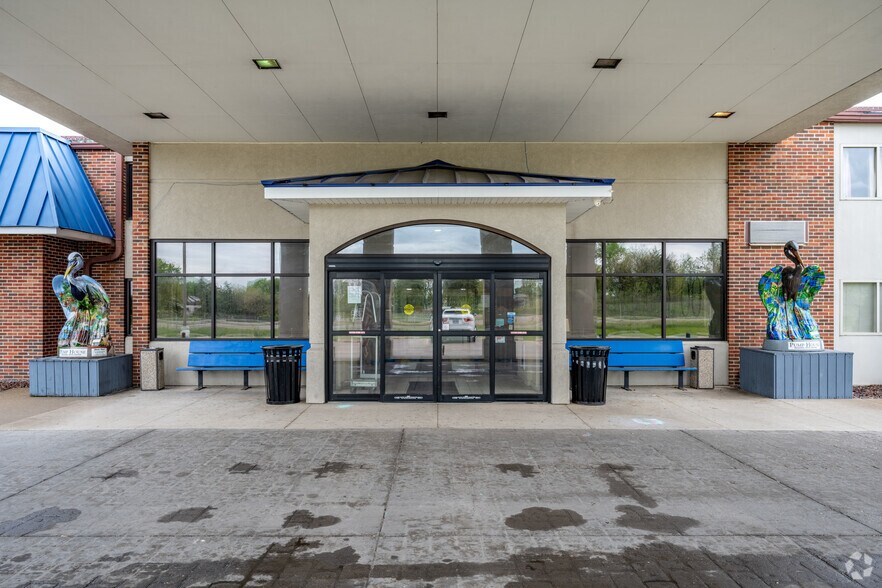 More Photos Of 101 Sky Harbour Dr, La Crosse Hotel For Sale