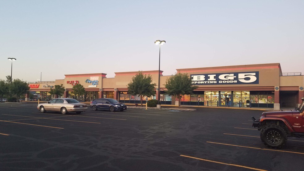 More Photos Of 15533-15607 E Broadway Ave, Veradale Unknown For Lease