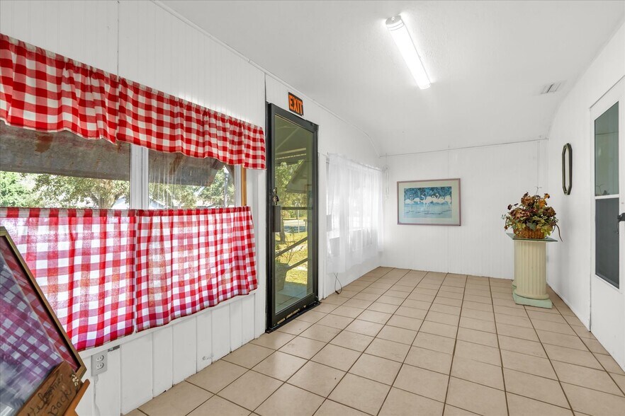 More Photos Of 312 E Main St, Dundee General Retail For Sale