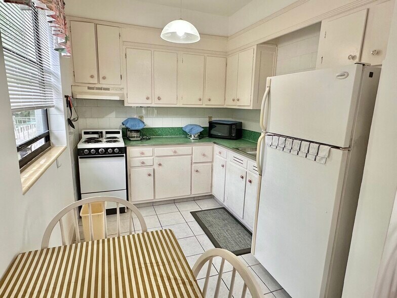 More Photos Of 2212 N Surf Rd, Hollywood Specialty For Sale