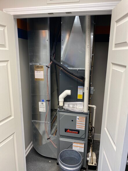 More Photos Of 400 Mason Rd, Fairport Warehouse For Sale