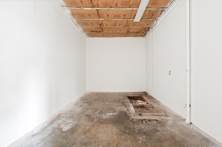 More Photos Of 3579 Gage Ave, Bell Medical For Sale