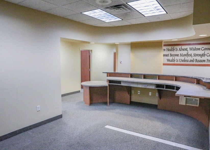 More Photos Of 1605 Heritage Dr, Northfield Office For Lease
