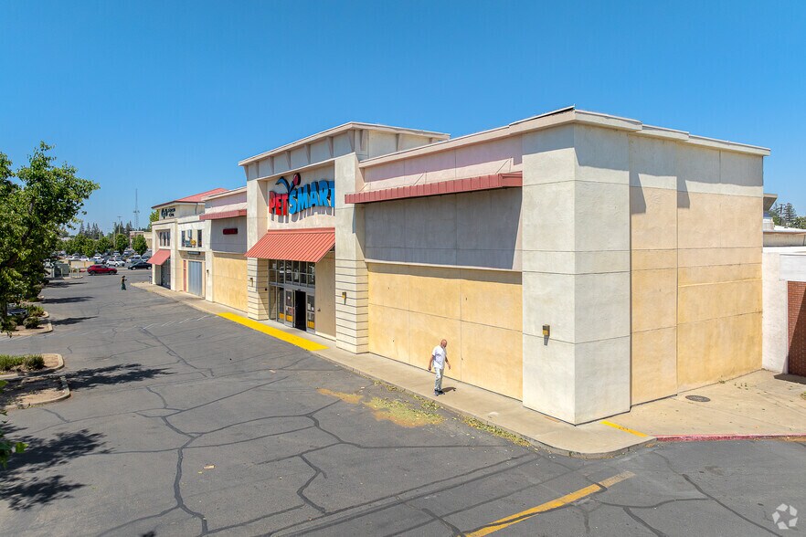 More Photos Of 865 Colusa Ave, Yuba City Department Store For Sale