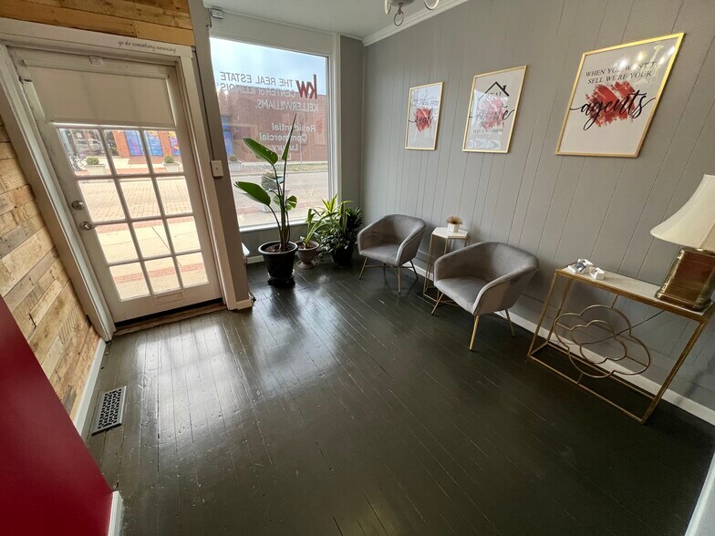 More Photos Of 228-248 W Main St, Decatur Storefront Retail Residential For Lease