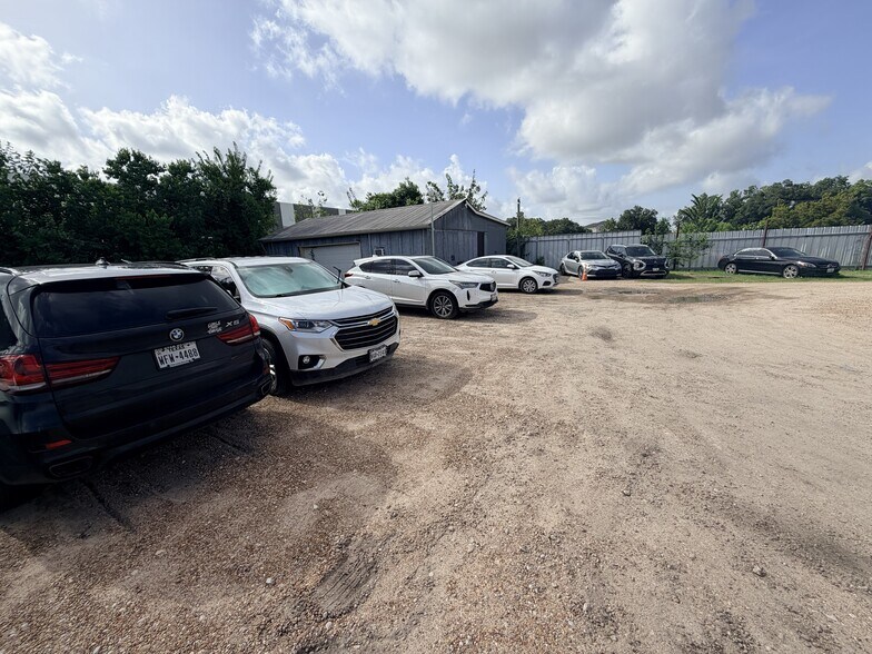 More Photos Of 6613 Millport st, Houston Industrial For Lease