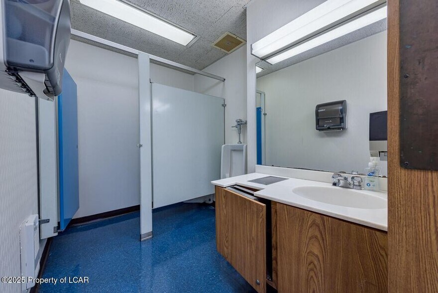More Photos Of 14 N Main St, Plains Bank For Lease