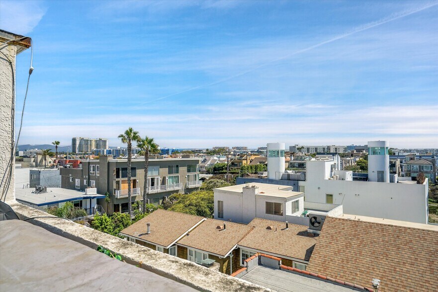 More Photos Of 14 Mast, Marina Del Rey Apartments For Sale