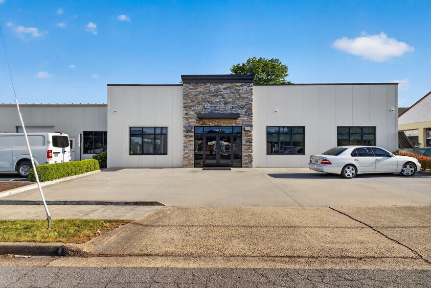 More Photos Of 3413 Griffin St, Portsmouth Light Distribution For Lease