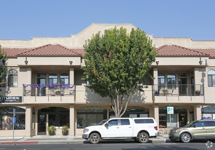 More Photos Of 650 San Benito St, Hollister Freestanding For Lease