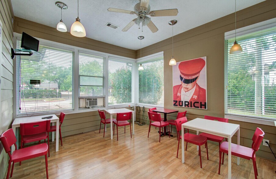 More Photos Of 11201 Steeplepark Dr, Houston Office Residential For Sale