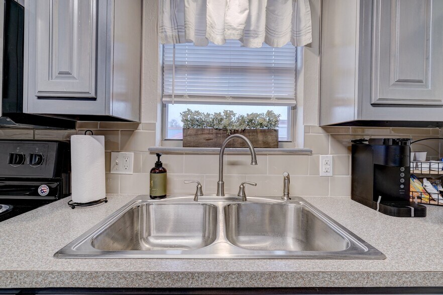 More Photos Of 1207 W Gore Blvd, Lawton Apartments For Sale