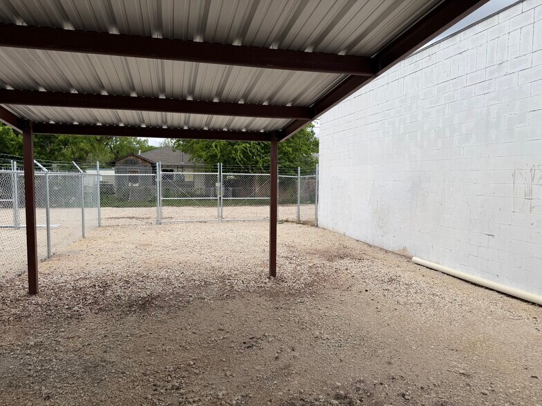 More Photos Of 1166 Butternut St, Abilene Flex For Lease