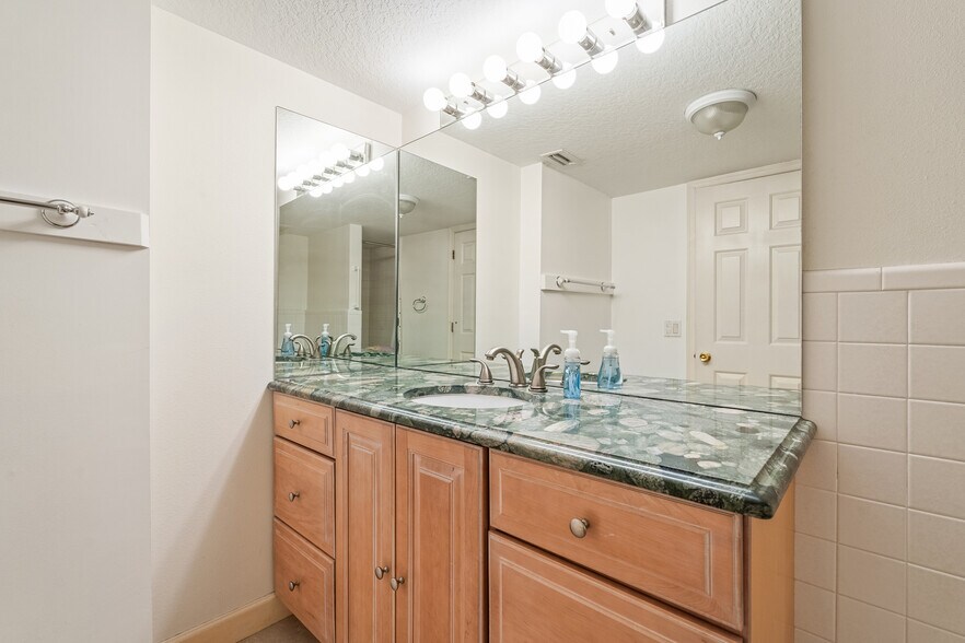 More Photos Of 23 Royal Palm Pointe, Vero Beach Restaurant For Sale