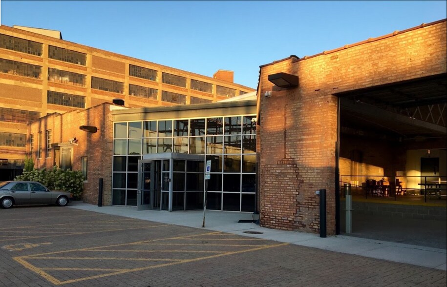 More Photos Of 1000 N North Branch St, Chicago Office For Lease