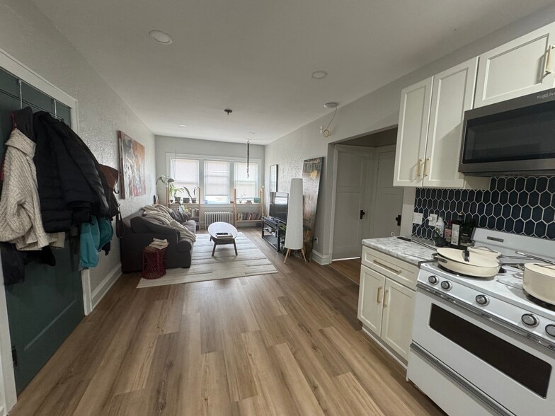 More Photos Of 1027 E Center St, Milwaukee Apartments For Sale