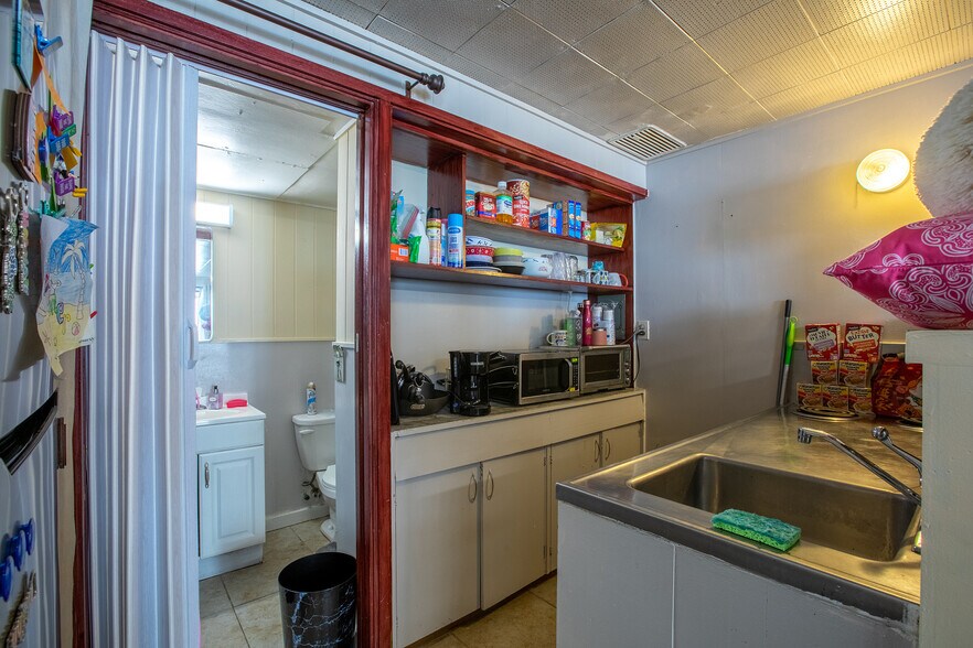 More Photos Of 2517 Ala Wai Blvd, Honolulu Apartments For Sale