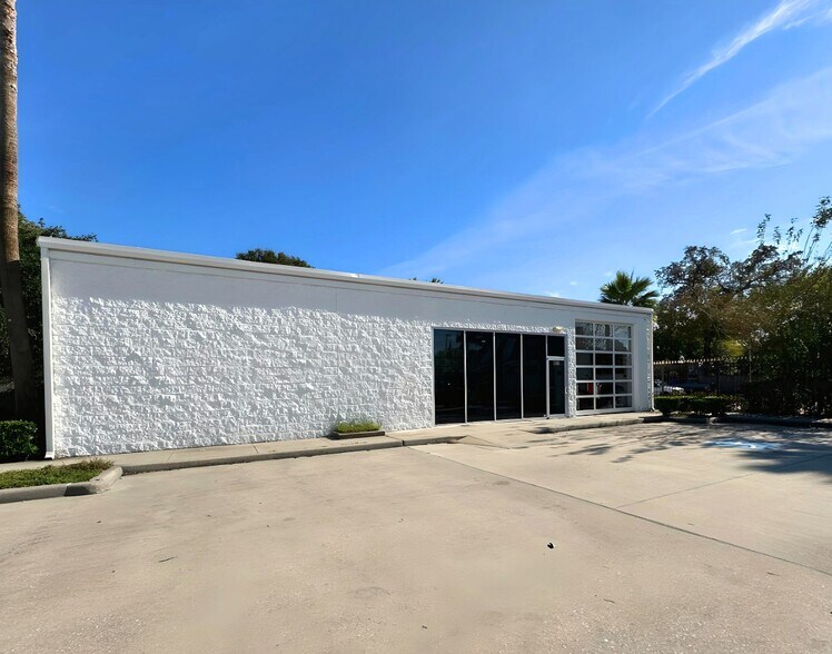 More Photos Of 8939 Long Point Rd, Houston Freestanding For Sale