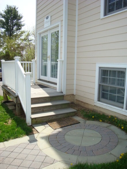More Photos Of 170 W Main St, Purcellville Office Residential For Lease