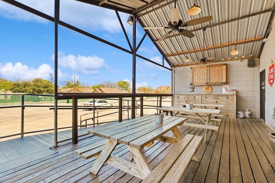 More Photos Of 2925 Race St, Fort Worth Restaurant For Lease