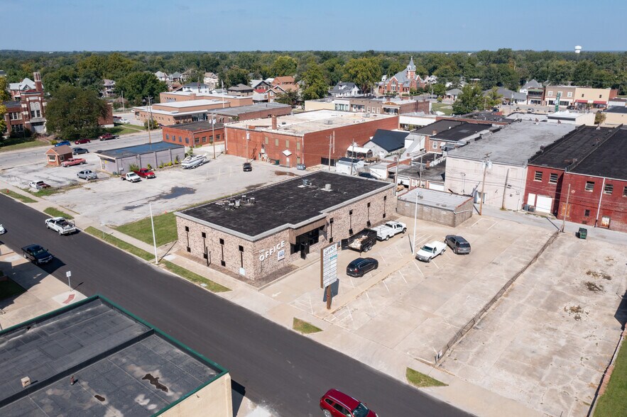 More Photos Of 509 - 511 W. Rollins, Moberly Office For Lease