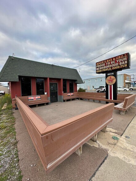 Primary Photo Of 4414 Bailey Ave, Buffalo Restaurant For Sale