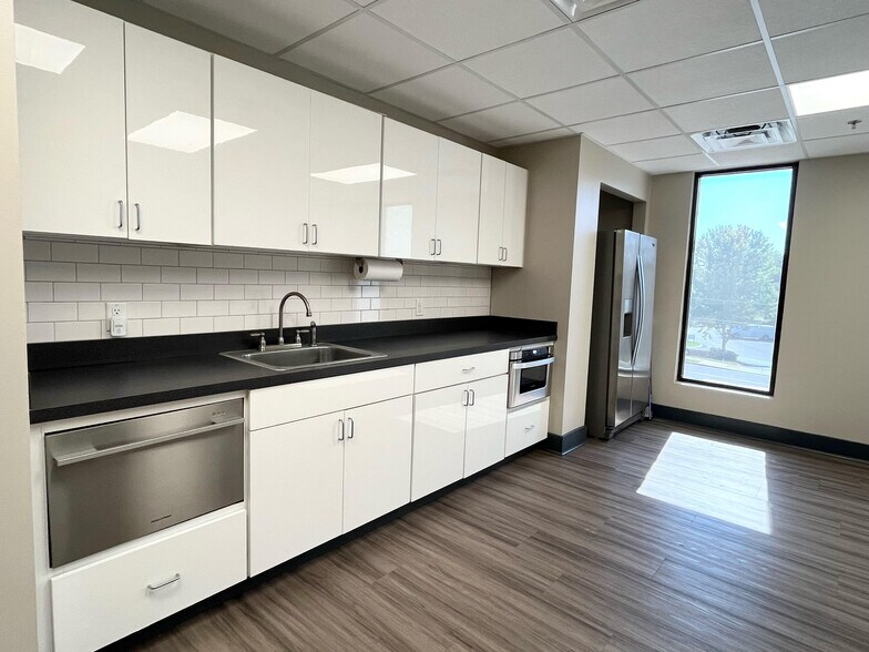 More Photos Of 307 Southgate Ct, Brentwood Medical For Lease