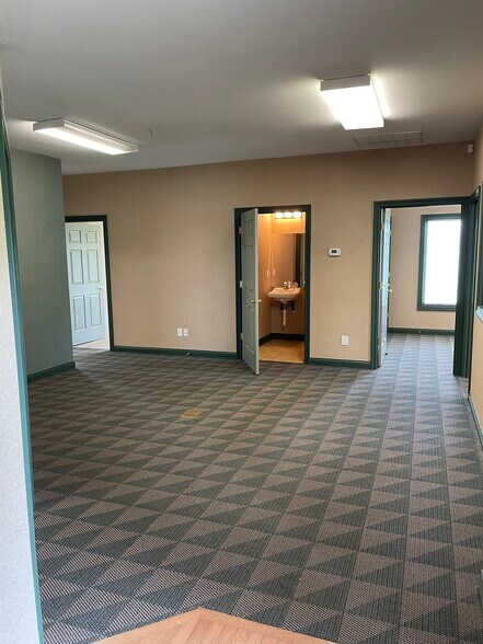 More Photos Of 102 Manor Ave, Bardstown Office For Sale