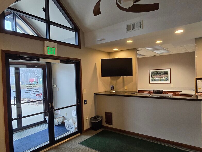 More Photos Of 5342 W Vermont St, Indianapolis Office For Sale