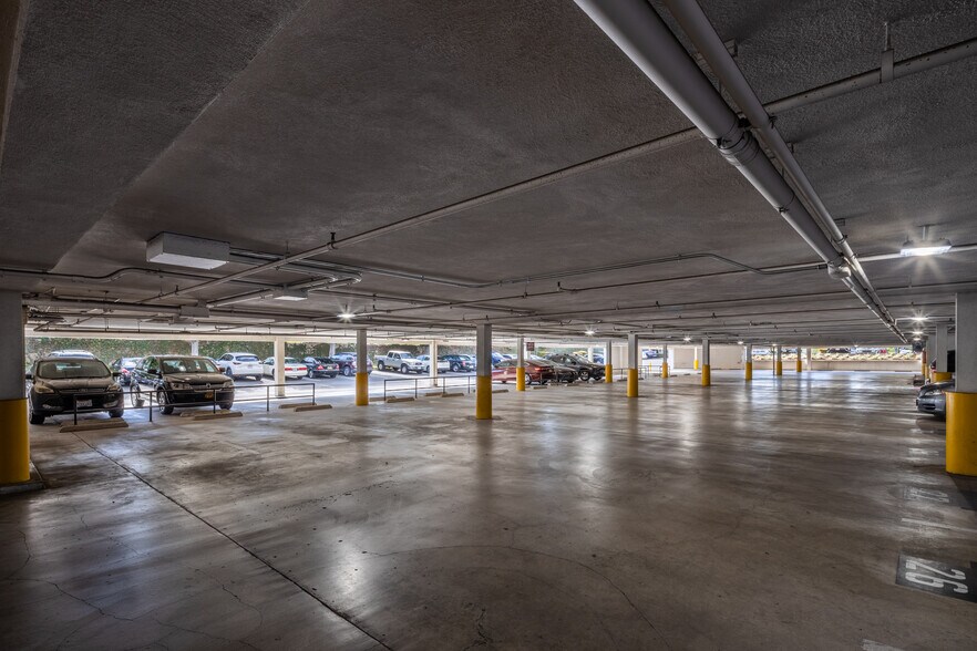 More Photos Of 2100 W Orangewood Ave, Orange Office For Lease