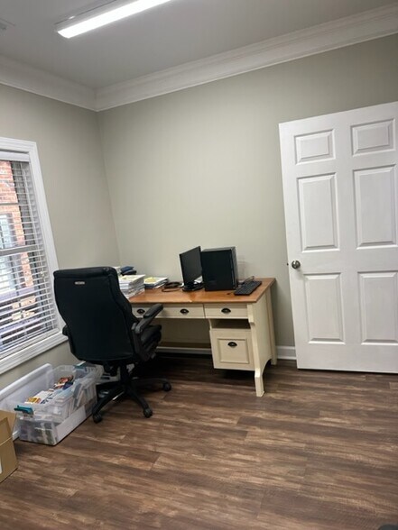 More Photos Of 6501 Creedmoor Rd, Raleigh Office Residential For Lease