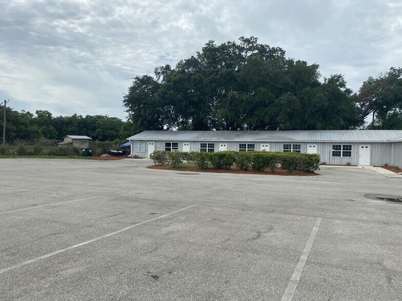 More Photos Of 1401 SW Martin Luther King Jr St, Arcadia General Retail For Lease